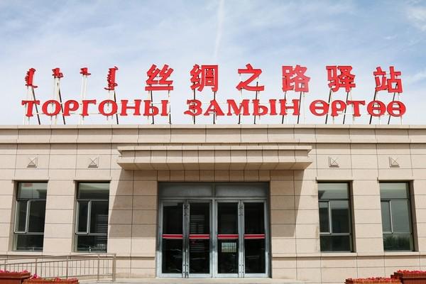 蒙古國距中國最近的縣城用中國電花人民幣還想喝咱的自來水(圖3)