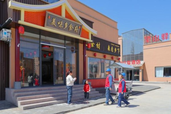 國網(wǎng)張掖供電公司：電力“尖兵”全程護航 守護景區(qū)“食住游電安”(圖1)