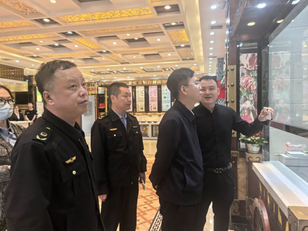 黑龍江省七臺河市市場監(jiān)管局開展“五一”市場安全守護(hù)行動 強監(jiān)管重服務(wù)保安全護(hù)民生(圖2)